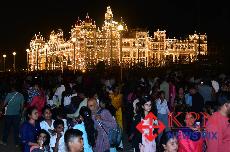 Sunday crowd seen at Mysuru Palace as Dasara lighting display is attracted visitors. -KPN 
