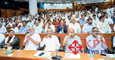  Chief Minister D.K. Shivakumar held a meeting with sugar factory owners and conducted a comprehensive discussion at Suvarna Soudha in Belagavi on Monday. -KPN 