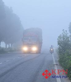 Misty and Foggy Mornings seen near Tumakuru on Thursday. Bengaluru, Mysuru, and Ballari have started waking up to heavy early morning fog, significantly reducing visibility and creating a distinct winter atmosphere. -KPN 