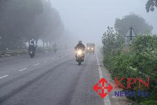 Misty and Foggy Mornings seen near Tumakuru on Thursday. Bengaluru, Mysuru, and Ballari have started waking up to heavy early morning fog, significantly reducing visibility and creating a distinct winter atmosphere. -KPN 