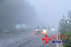 Misty and Foggy Mornings seen near Tumakuru on Thursday. Bengaluru, Mysuru, and Ballari have started waking up to heavy early morning fog, significantly reducing visibility and creating a distinct winter atmosphere. -KPN 